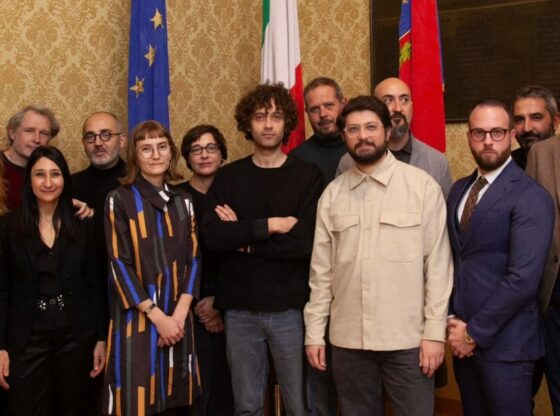 Il Premio Internazionale “Giovan Battista Calapai e Theodora van Mierlo Benedetti”, dedicato alla ricerca artistica di artisti under 35, è promosso da A-HEAD Project - Angelo Azzurro ONLUS