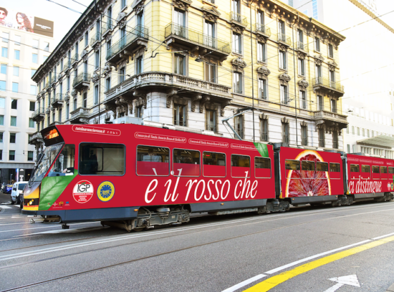 Arancia Rossa di Sicilia sale sui tram di Milano, campagna promozionale al via oggi sulla Linea 27