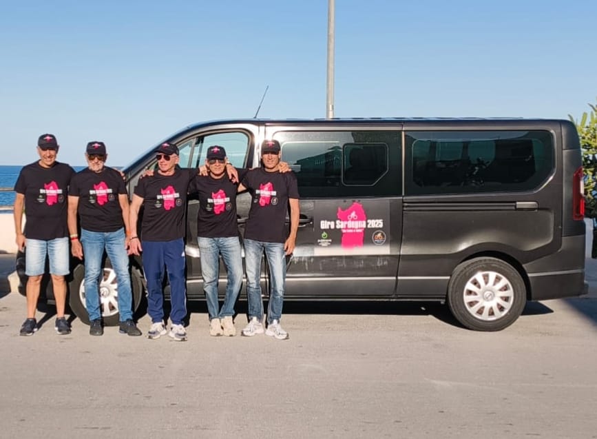 Dal barocco di Scicli, alle scogliere mozzafiato della Sardegna. I biker della BIKE & RUN SCICLI hanno iniziato il loro tour epico sull’isola dei nuraghi